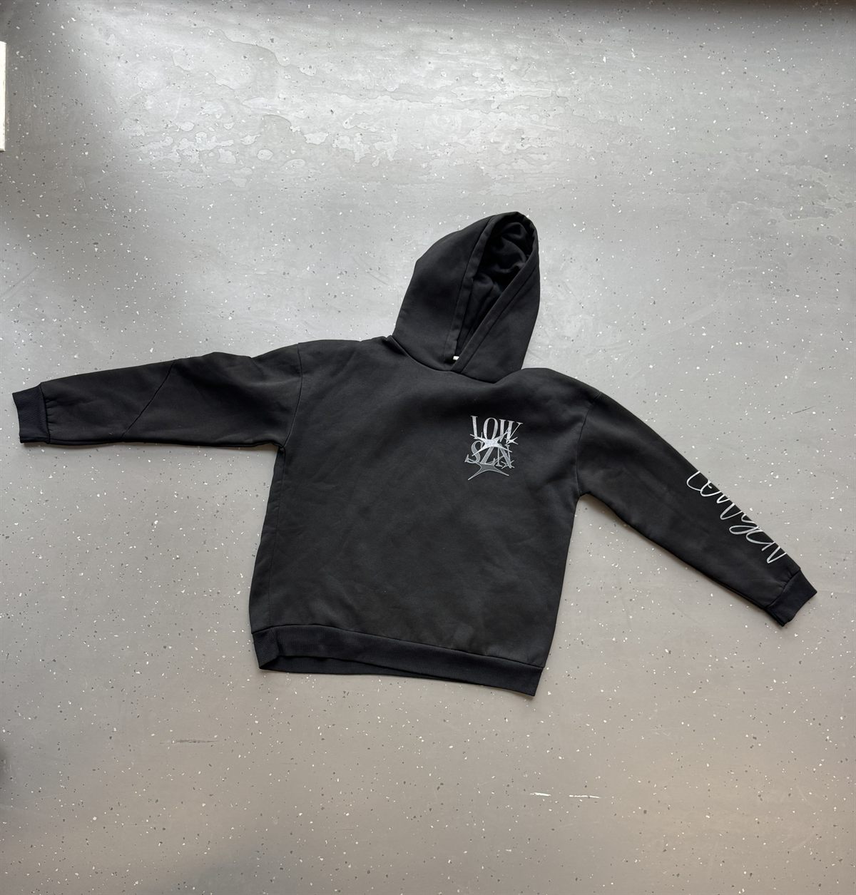 Hoodie Black Vorderansicht